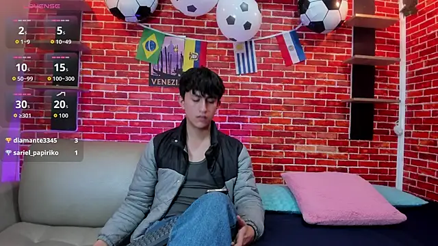 Hoot_boyss_ Chat XXX live