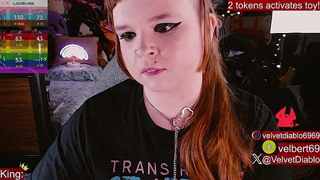 XXX chat uživo modela VelvetDiablo