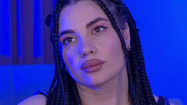 AdrianaToress' Live XXX Chat