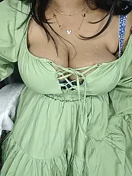 Curvy_PoojaのライブXXXチャット