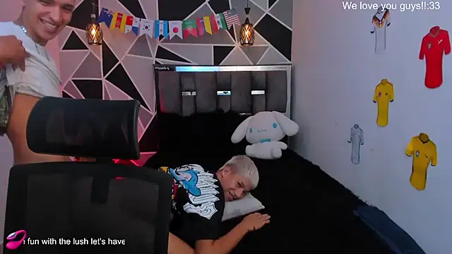 Juan_Nd_Steven Live XXX-Chat