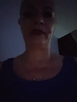 LadyTouch Adlı Modelin Canlı XXX Sohbeti