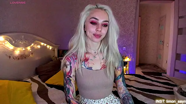 LillyMoure_'s Live XXX Chat