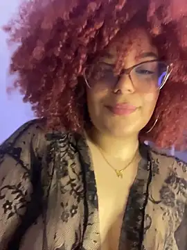 Chat XXX en directo de Leyah__