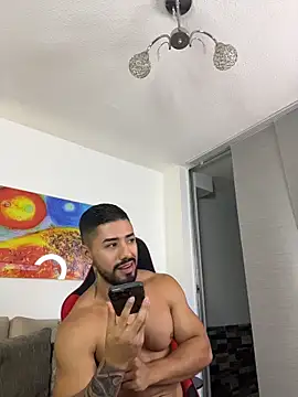 Ezzio_Scolaro 라이브 XXX 채팅
