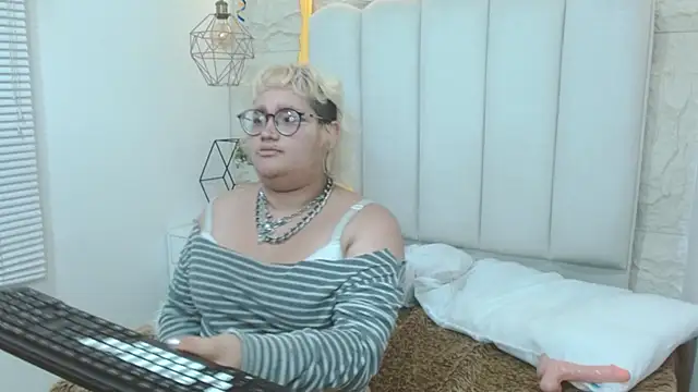 Echypyon_'s Live XXX Chat