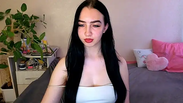 WildKittenX_ élő XXX-chatje