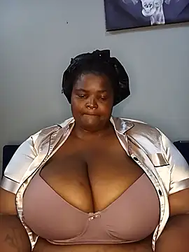 Chat XXX ao vivo de ChubbyLucia