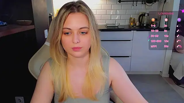 blonde_kellyy: онлайн-секс-чат