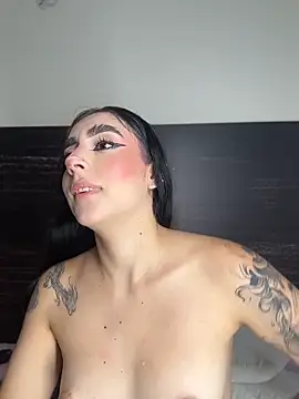 צ'אט XXX בשידור חי של sharlot24