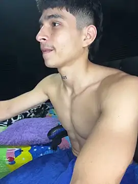 nic_2005's Live XXX Chat
