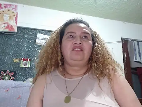 Perla1981-- Live XXX Chat