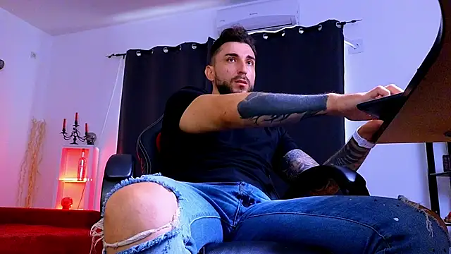 MightyAaron66 Live XXX-chat