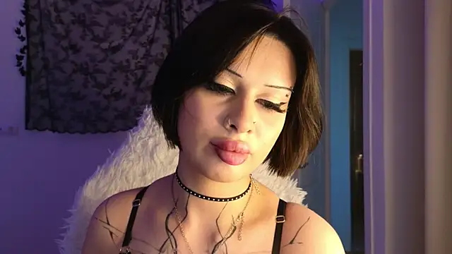 XXX chat uživo modela LilithMadden
