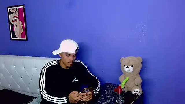 Chat +18 de Angel_foxc13 ao vivo