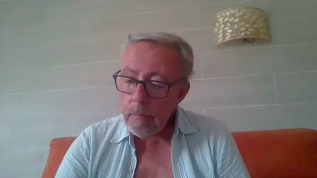 צ'אט XXX בשידור חי של tuggy59