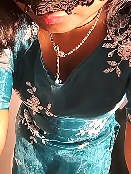 DIRTYSECRET_QUEEN_07 Adlı Modelin Canlı XXX Sohbeti