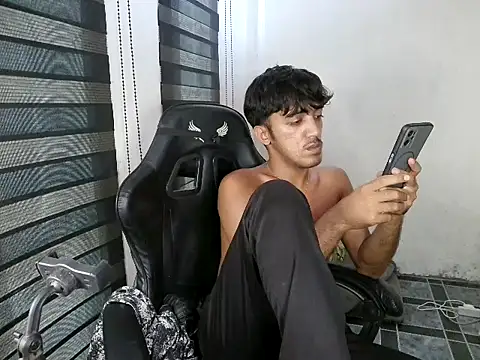 Chat +18 de Spicy_RowyCam ao vivo
