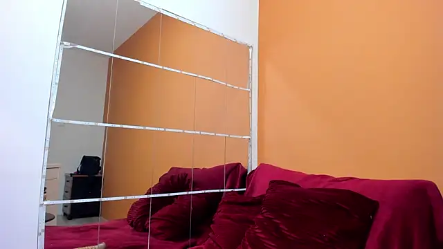 Онлайн чат XXX b3cky_