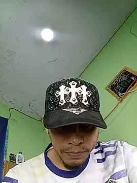romeohotpig Adlı Modelin Canlı XXX Sohbeti