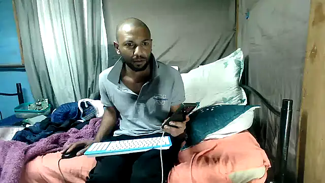 Chat +18 de Camodick ao vivo