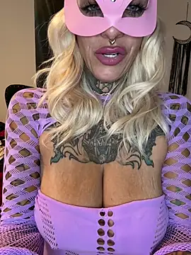 MaskedMamiXXX: онлайн-секс-чат