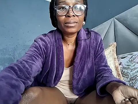 NaughtyCouga's Live XXX Chat