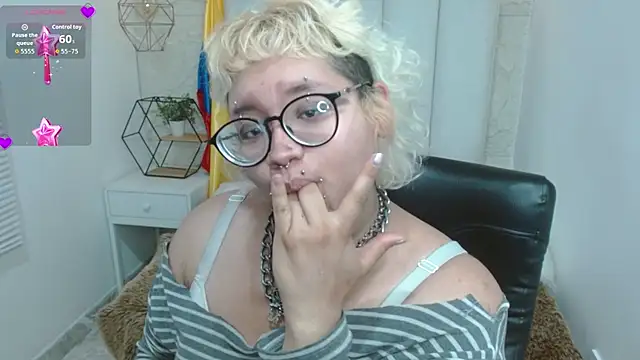 Echypyon_ Adlı Modelin Canlı XXX Sohbeti