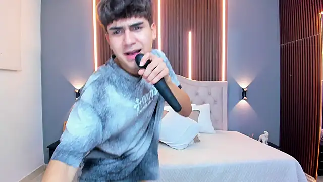 Tommy18__ élő XXX-chatje
