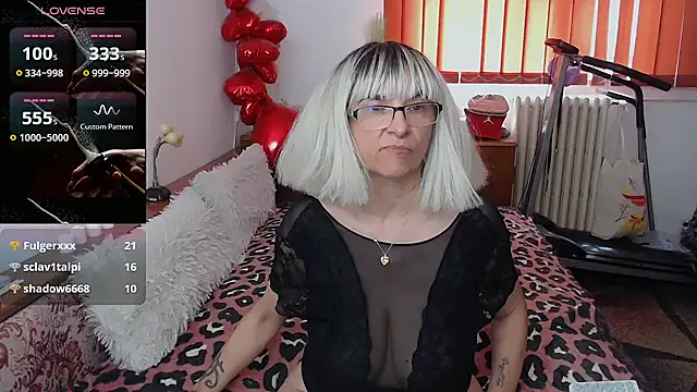 MilfDolores' Live XXX Chat