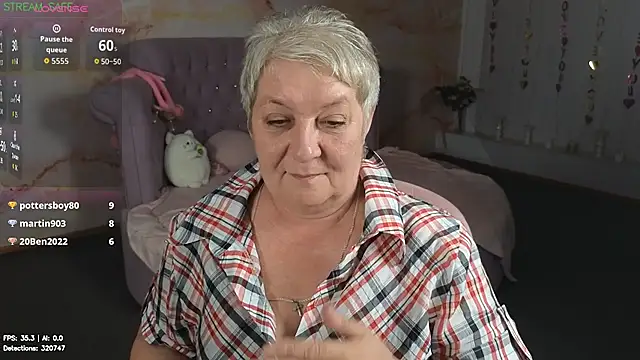 Poppy_Pulse élő XXX-chatje