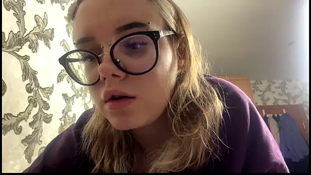 PrettyKamilla's Live XXX Chat