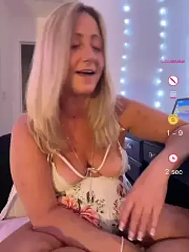 Živý XXX chat FoxyMillie