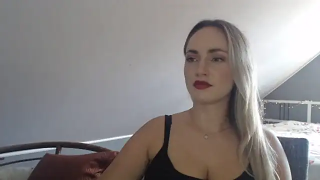 ScarlettSensitive's Live XXX Chat