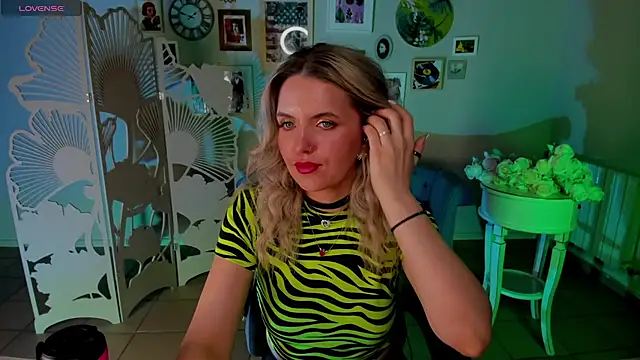 AliceSmiten Live XXX chat
