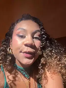 sade_jackson1 Adlı Modelin Canlı XXX Sohbeti