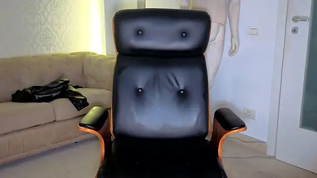 Chat XXX en directo de MaxKaiden