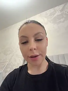 ChloeBrut's Live XXX Chat