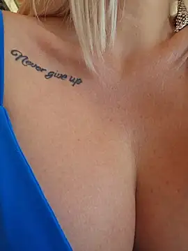 MILFBARBY élő XXX-chatje