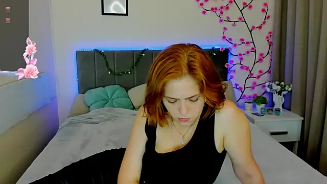 DellaRows Chat XXX live