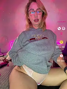 צ'אט XXX בשידור חי של RAIRAsexy