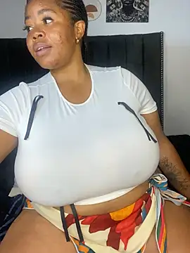 LunaCovenn's Live XXX Chat