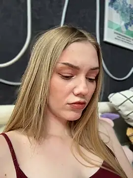 Chat +18 de MilaMoone ao vivo