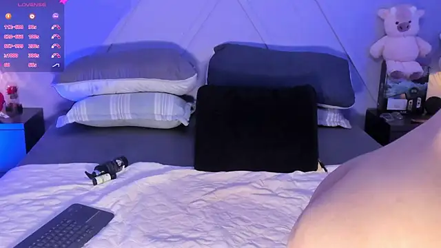 emmajohnss' Live XXX Chat