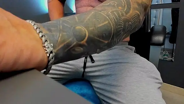 AronGrant Chat XXX live