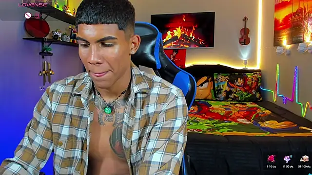 Damian_latinxxx Show in webcam