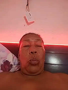 Chat +18 de Ruby-Hot-Milf_ ao vivo