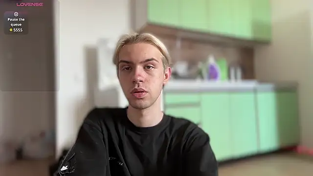 Show modela skibatryanka na web-kameri