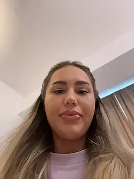 Chat +18 de BarbieDoll13 ao vivo