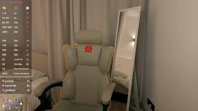 mowalova XXX чат на живо